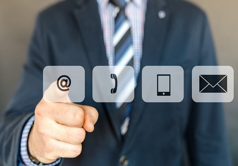 À l’heure où tout est connecté, le service client se met lui aussi à la page en se rendant facilement accessible grâce au petit bouton connecté.