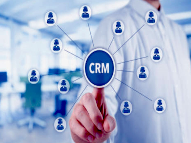 Un CRM est important au sein d'une entreprise cat il permet, entre autres, de connaître le client, ses besoins et de lui fournir des services sur-mesure.
