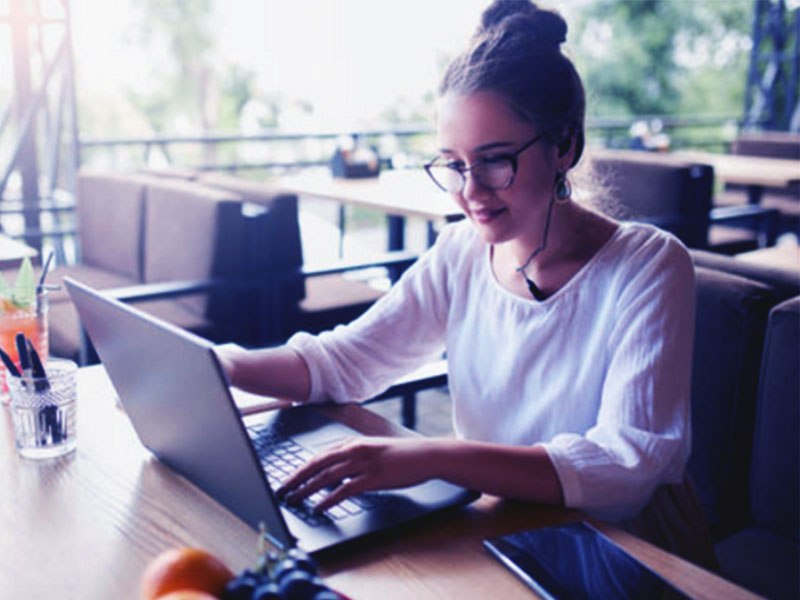 Optimiser la relation client implique une accessibilité permanente. Grâce à la communauté Ibbü, es entreprises ont du personnel en renfort pour officier durant les temps morts.